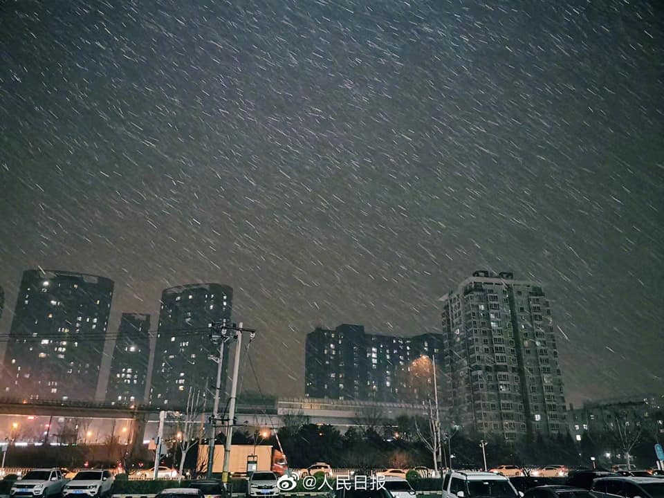 ค่ำคืนนี้ โลกโซเชียลจีนพากันโพสต์รูป “บรรยากาศหิมะตกปักกิ่ง” จนติดคำค้นหายอดนิยม…