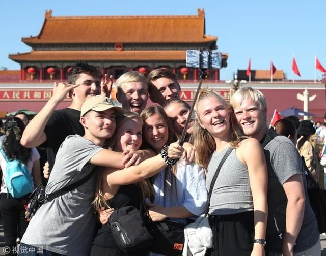 #เรื่องเล่ายามดึก #ฉบับสั้นๆ นักท่องเที่ยวจีนนิยมเที่ยวในประเทศตนเองมากยิ่งขึ้น …
