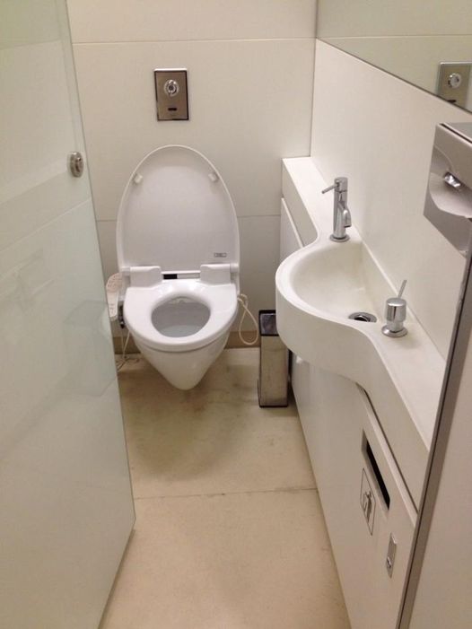 สืบเนื่องจาก เรื่องห้องน้ำที่โพสไปเมื่อวาน …นี่คือรูปห้องน้ำในห้างสรรพสินค้าเป…