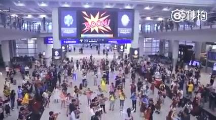 “เสียงดนตรีอันแสนไพเราะ ณ สนามบินจีน”
 โลกนี้สดใสด้วยเสียงดนตรี…เสียงดนตรีและค…