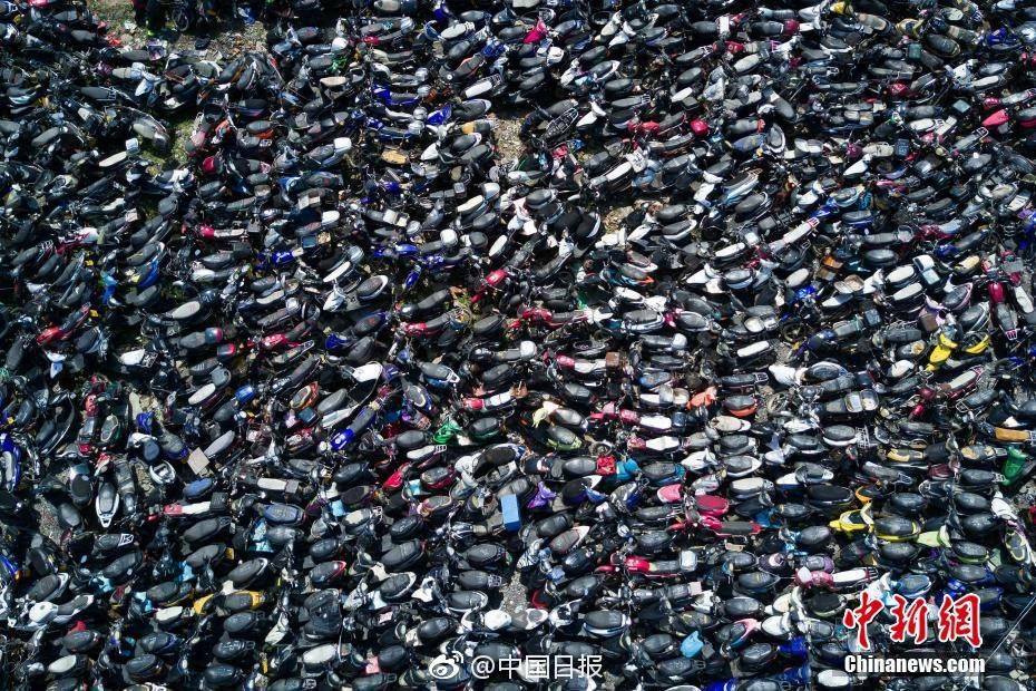 ภาพถ่ายทางอากาศ พื้นที่แห่งหนึ่งในเขตเจียงเป่ย เมืองหนานจิง ที่เสมือนเป็นสุสานขอ…