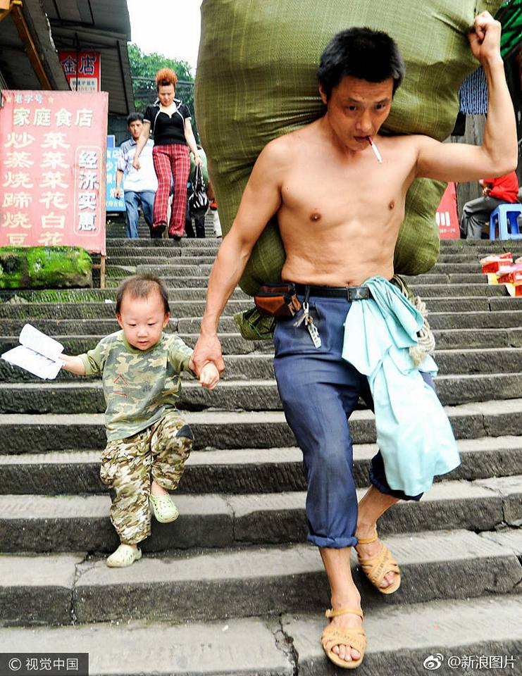 ส่งท้ายคืนวันพ่อของเมืองจีน 父亲节 （ฟู่ชินเจี๋ย) ด้วยภาพอันน่าประทับใจระหว่าง พ่อกั…