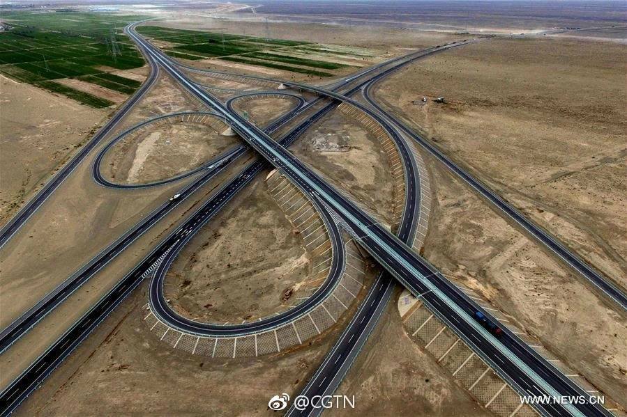เปิดใช้งานครบสมบูรณ์แล้ว! ถนนสายทะเลทรายยาวที่สุดในโลกของจีน

ทางด่วน G7 สายปักก…