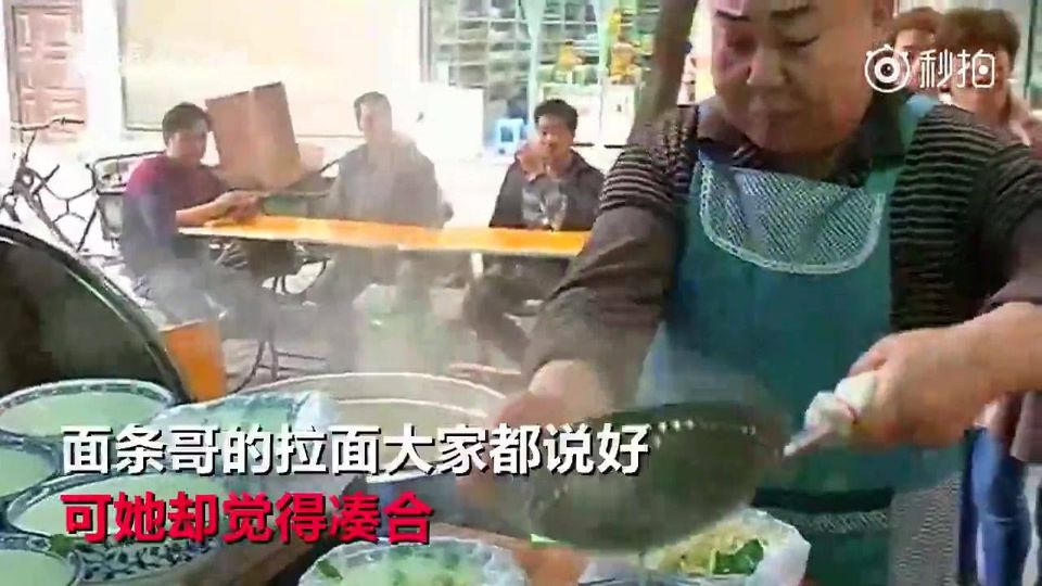 เหล่าคนทำบะหมี่เส้นสดในเมืองซีอาน กลายเป็นดาวดังในโซเชียลจีนตอนนี้ ด้วยลีลาและคว…