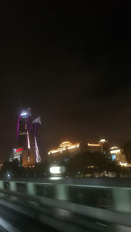 วิวเมืองเซี่ยเหมิน ยามค่ำคืน  ~ ตึก “มีดคู่” หรือ  Xiamen Shimao Cross-strait Pl…