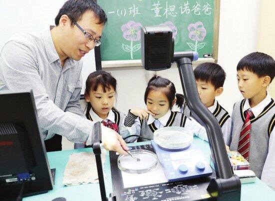 โรงเรียนประถมขั้นเทพ ศูนย์รวมพ่อแม่ที่จบปริญญาเอกมากกว่าร้อยคน มากที่สุดในจีน โด…