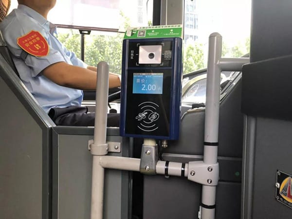 คิดจริง ทำจริง ใช้ได้จริง! รถเมล์ในมหานครเซี่ยงไฮ้เริ่มใช้ระบบจ่ายค่ารถเมล์ผ่านแ…