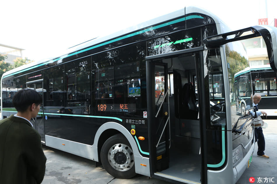 มหานครเซี่ยงไฮ้เริ่มนำ “รถเมล์แบบSmart Bus” 440คัน มาให้บริการประชาชนแล้ว

โดยรถ…