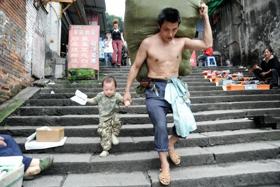 #ชีวิต #ความหวัง #สังคม #จีน
ภาพถ่ายใบแรกถ่ายเมื่อปี 2010 ที่นครฉงชิ่ง นายหรัน ก…