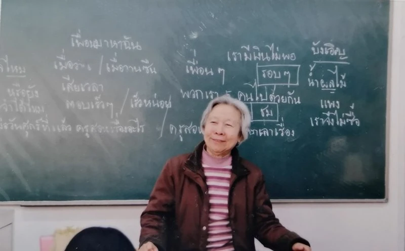 รศ.เกื้อพันธุ์ นาคบุปผา อาจารย์สอนภาษาไทยจากคณะเอเชียศึกษา มหาวิทยาลัยภาษาต่างประเทศปักกิ่ง