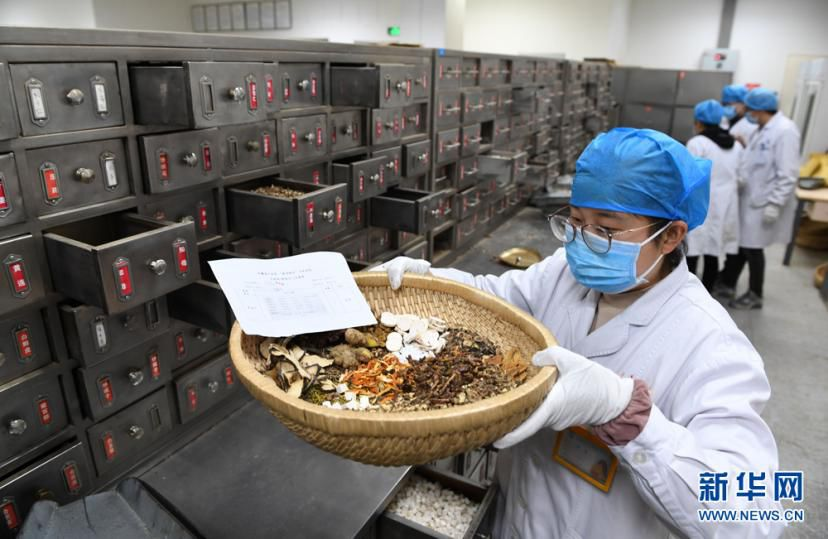 จีนใช้ประโยชน์จากการแพทย์แผนจีนในการรักษาสำหรับการติดเชื้อไวรัสโคโรนาสายพันธุ์ใหม่
