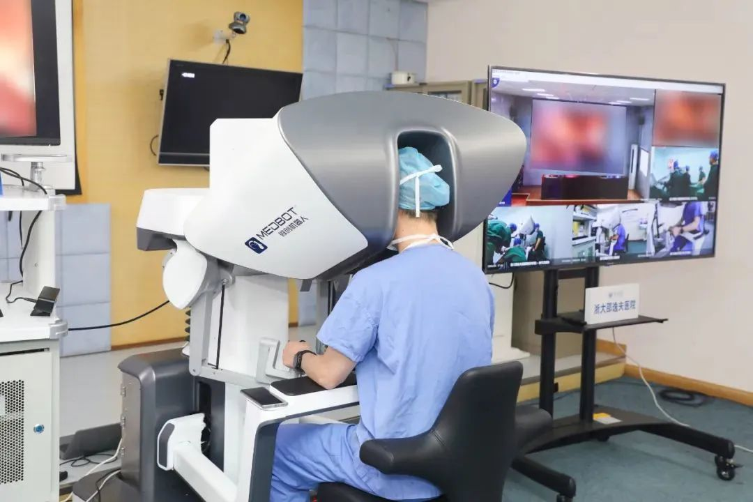 แพทย์จีนผ่าตัดถุงน้ำดีทางไกลด้วยหุ่นยนต์ 5G สำเร็จ