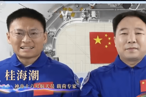 นักบินอวกาศจีนสร้างแรงบันดาลใจให้นักเรียนไล่ตามความฝัน