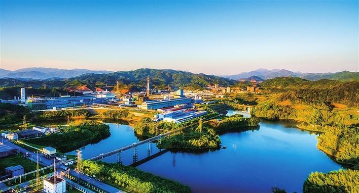 วิสาหกิจชั้นนำจากกว่างโจว 4 ราย ขยายฐานการผลิตที่เมืองหลงเหยียน มณฑลฝูเจี้ยน ด้วยเงินลงทุนโครงการรวม 1.3 หมื่นล้านหยวน