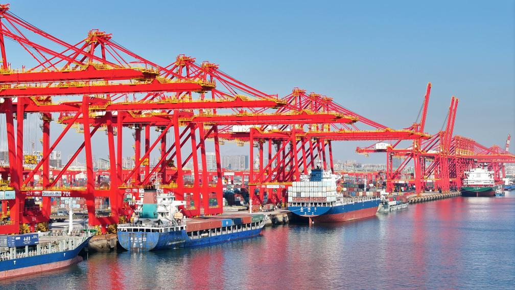 ท่าเรือรื่อจ้าวคึกคัก ปริมาณขนส่งตู้คอนเทนเนอร์เพิ่มขึ้นร้อยละ 7.9 ในปี 2566 – thaibizchina